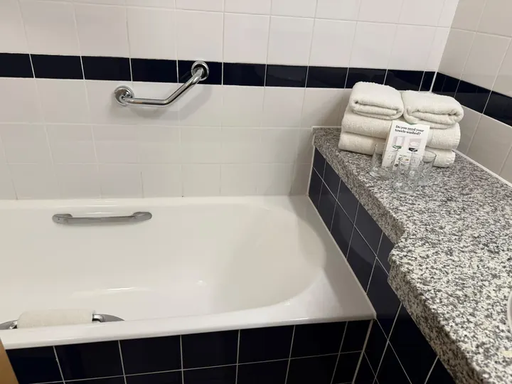 Bathroom reset, after cleaning by Dr. Sparkle